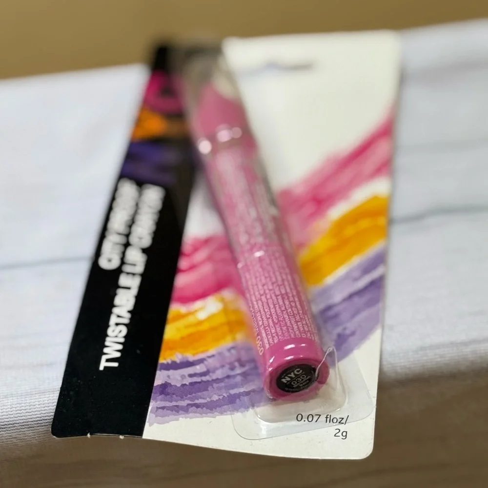 NYC City Proof Twistable Lip Crayon - Pink